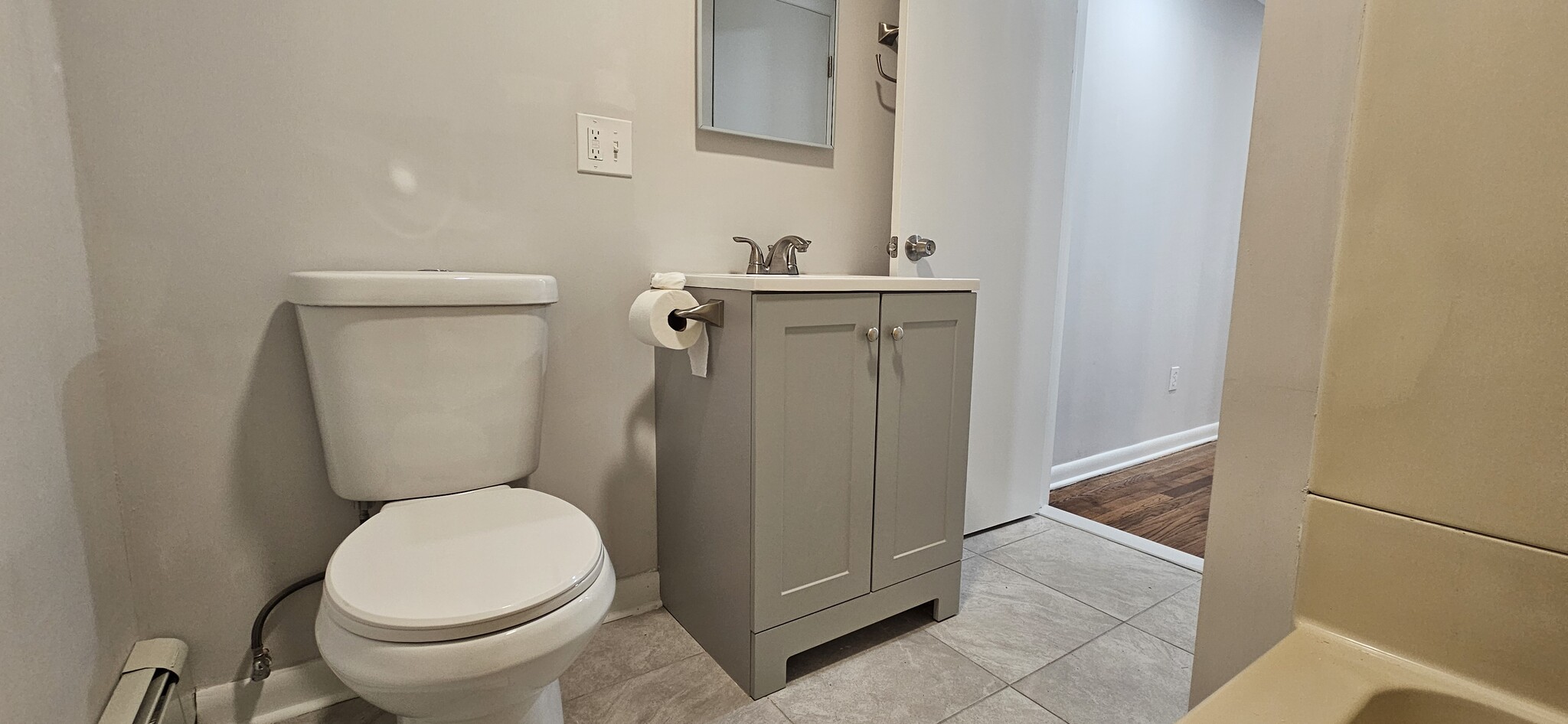 Full Bath (tub/shower) - 2125 Highland Ave