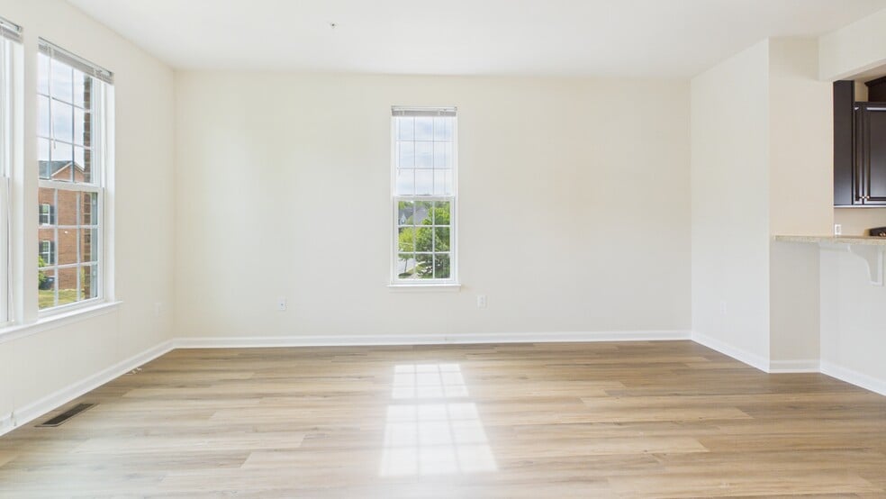 Building Photo - 5423 Saint Rita Dr