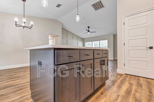 Building Photo - 6551 Hemlock Rd