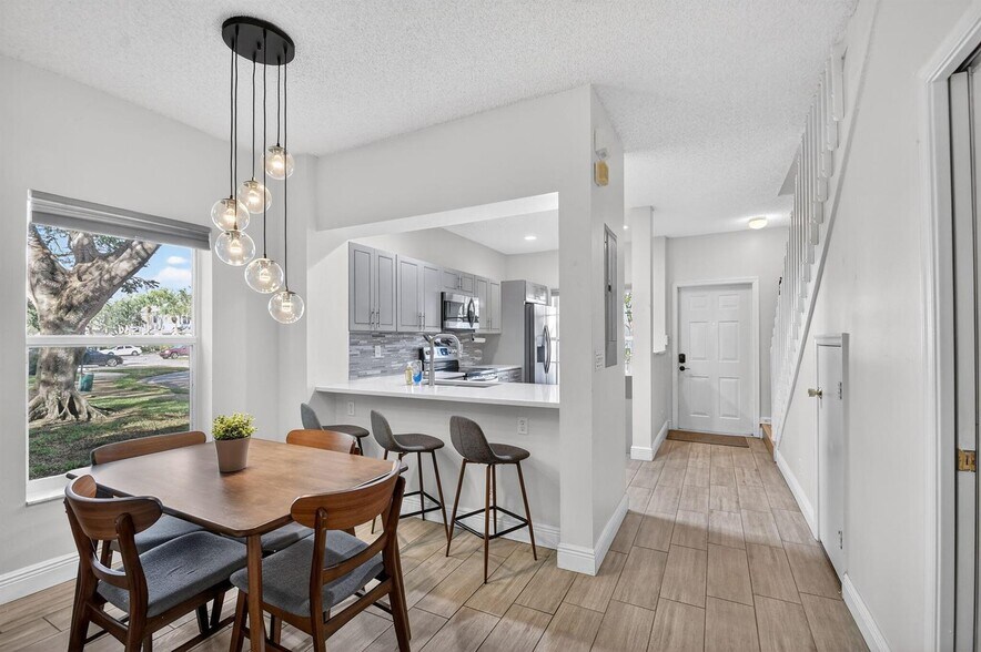 Building Photo - 5015 Palmbrooke Cir