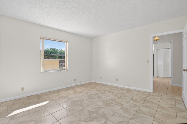 Building Photo - 300 N Hwy A1A