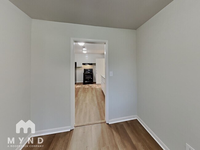 Building Photo - 217 E Haven Dr NE