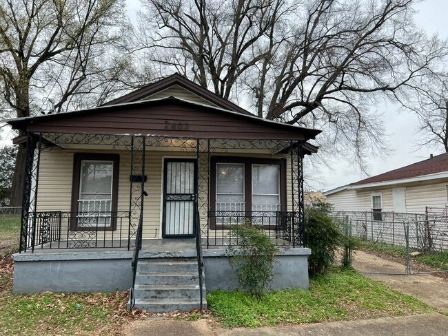 Primary Photo - Nice little 3 bed/1 bath bungalow