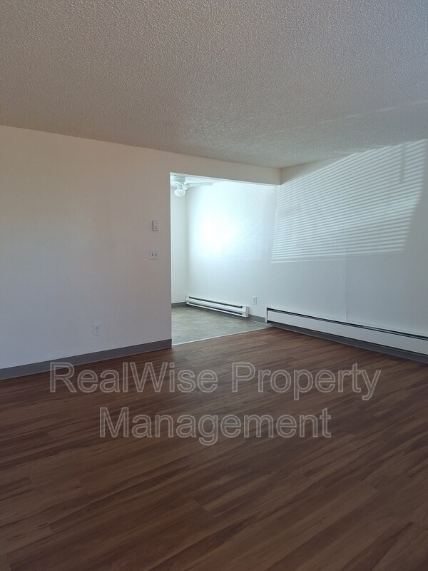Building Photo - 302 Edwards St