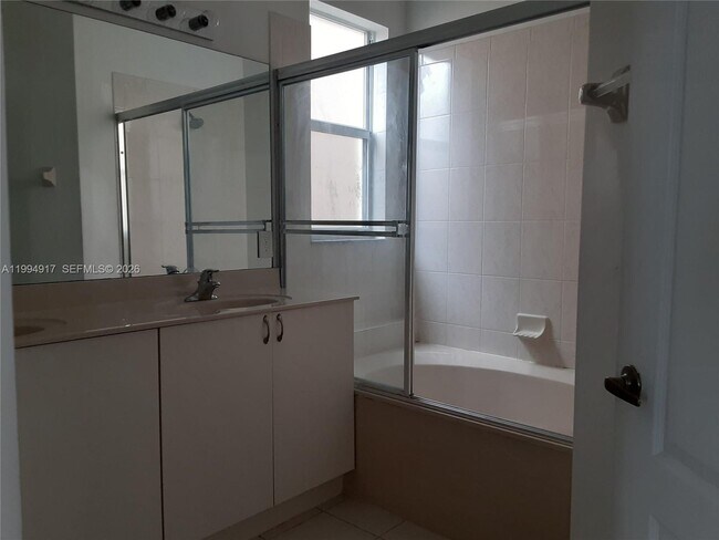 Building Photo - 3760 NE 9th Ct