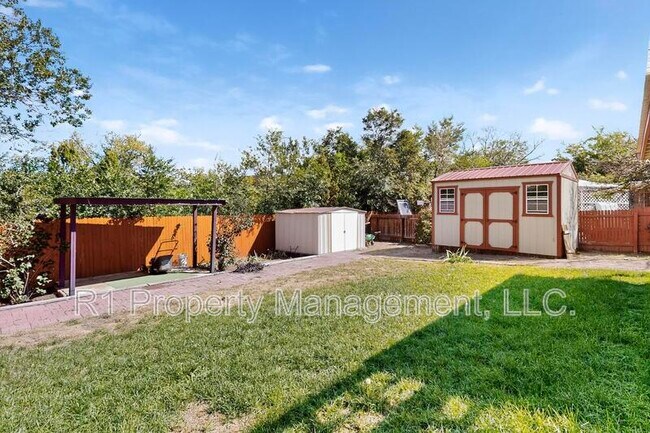 Building Photo - 2702 Avenida Del Sol