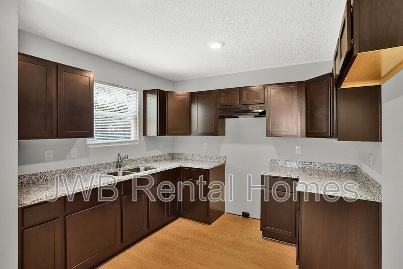 Building Photo - 2208 Spires Ave
