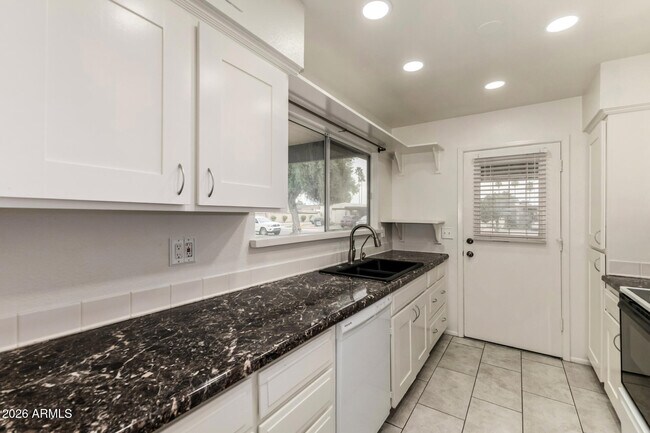 Building Photo - 1976 E Del Sur Dr