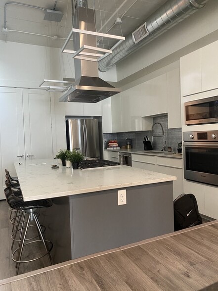 Building Photo - 316 W 200 S