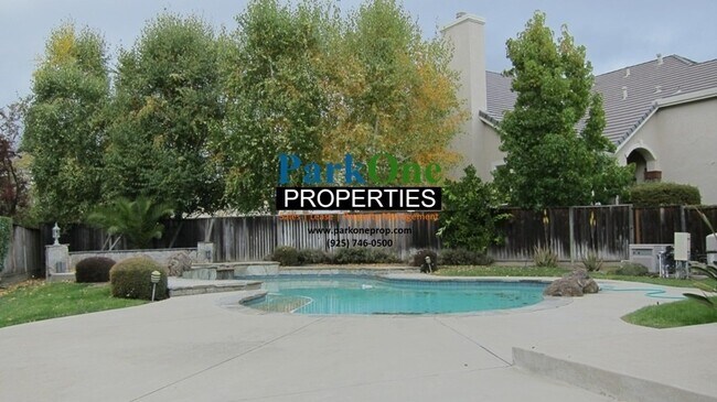 Building Photo - Large Danville Home with Pool