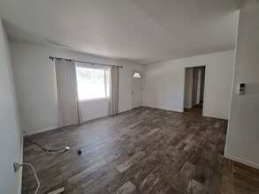 Building Photo - All Tile & Mini Splits!