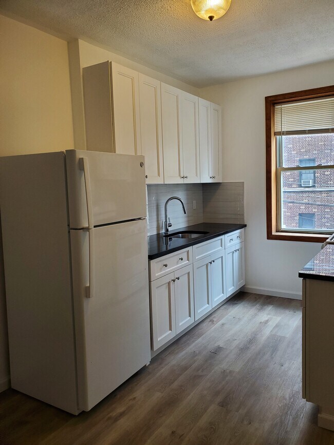 Building Photo - 39 74th St