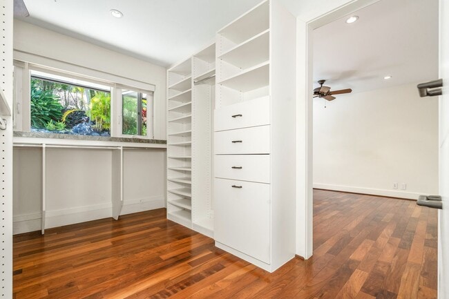 Building Photo - Beautiful Custom Built Home in Wailuku Heights, 2 Bed/3 Bath with Flex Room, Magnificent Ocean/Mo...