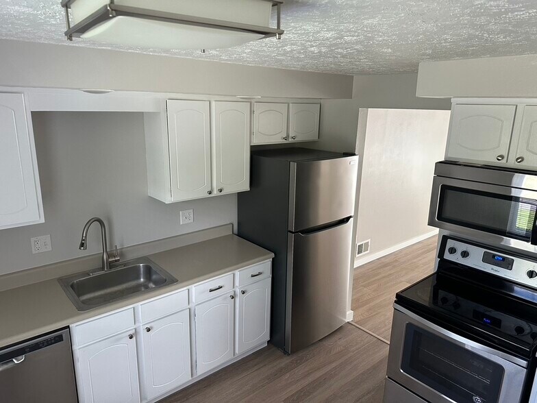 Building Photo - 54 Willowick Dr
