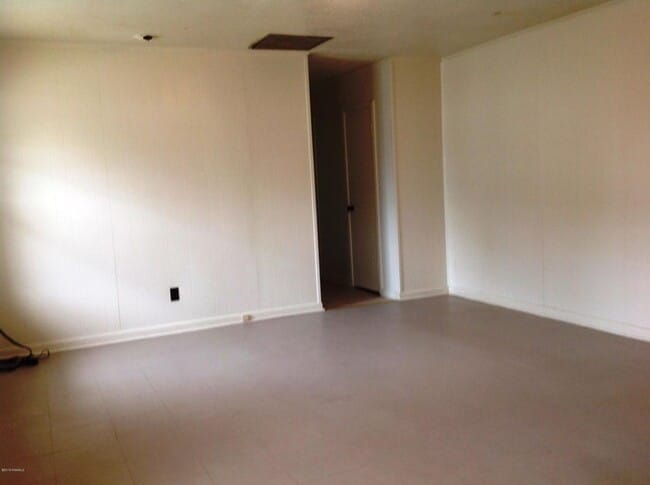 Building Photo - 706 Picard Rd