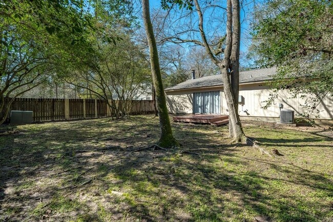Building Photo - 6 Basal Briar Ct