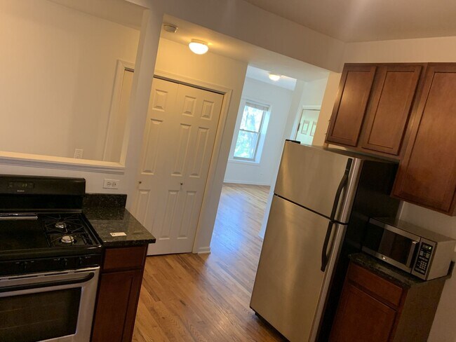 Building Photo - 1943 W Chase Ave