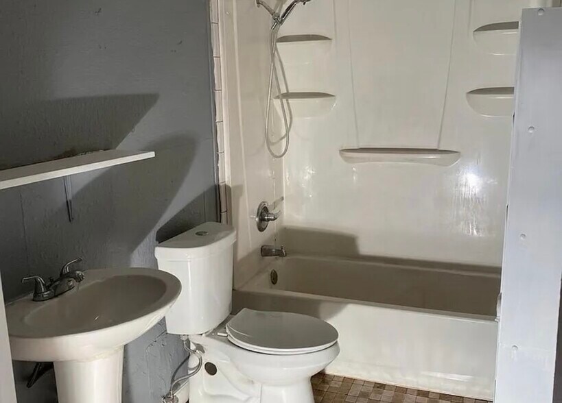 Building Photo - 3217 James Ave