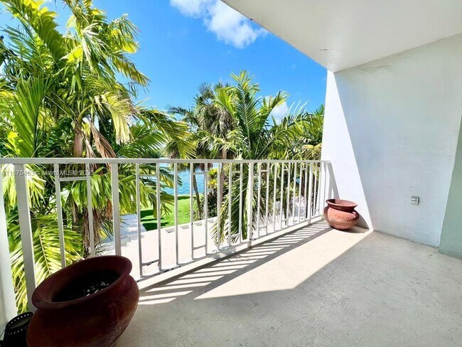 Primary Photo - 500 Bayview Dr