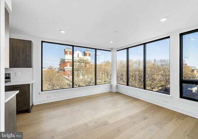 Building Photo - 1800 W Girard Ave