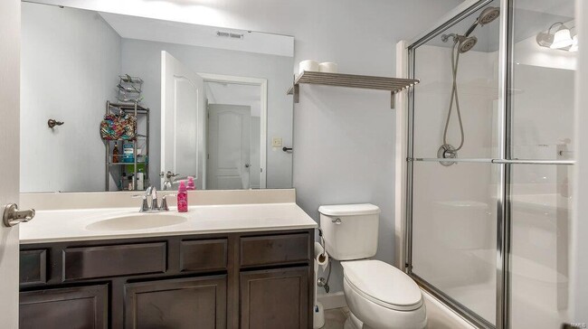 Building Photo - 303 Gateview Dr