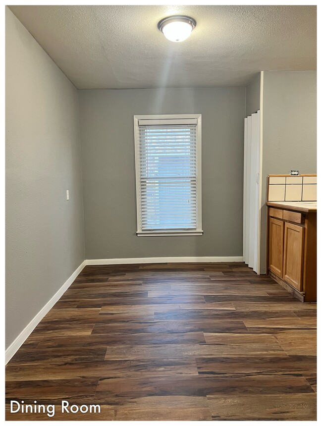 Building Photo - 226 E Murray St