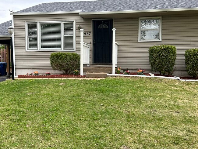 Building Photo - 937 Edgehill Dr