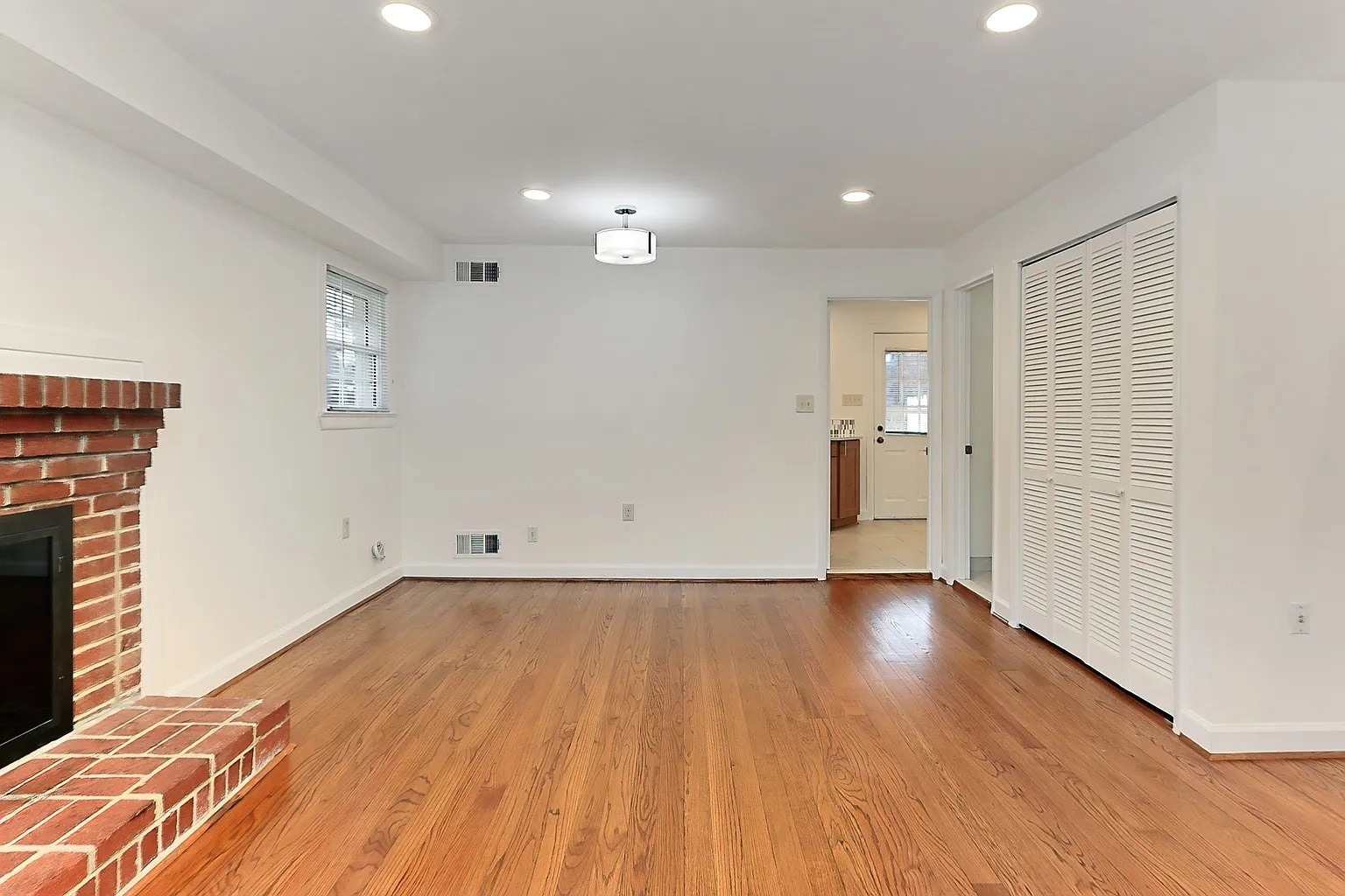Building Photo - 453 Hampton Ct