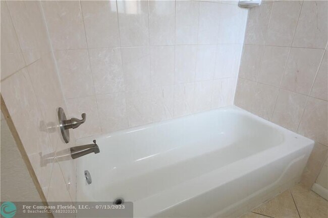 Building Photo - 1135 Hampton Blvd