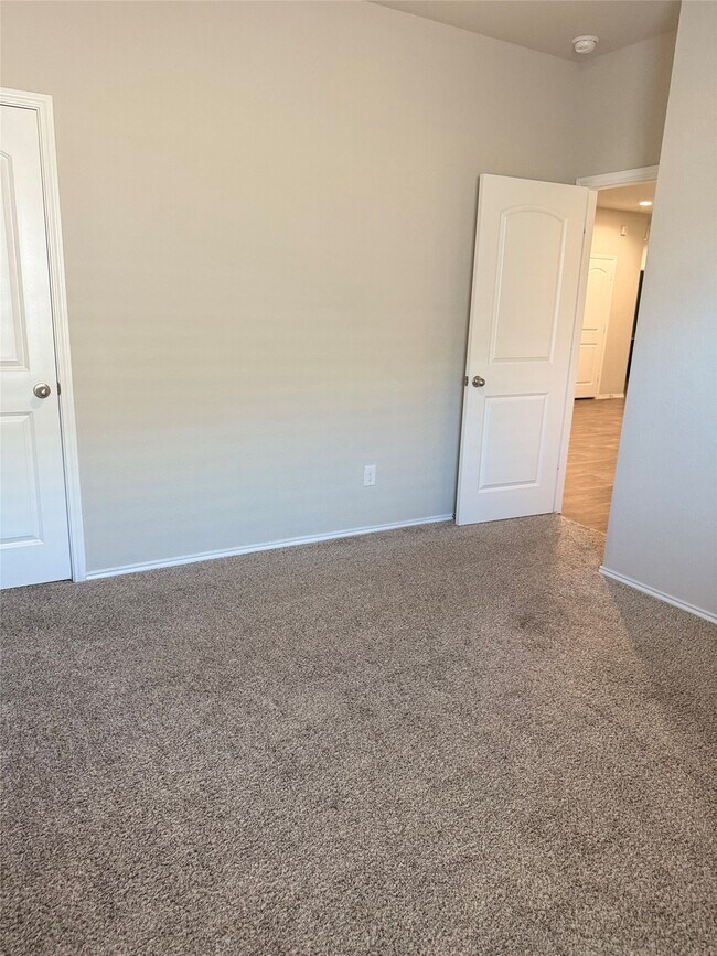 Building Photo - 15310 Dinnet Berm Dr