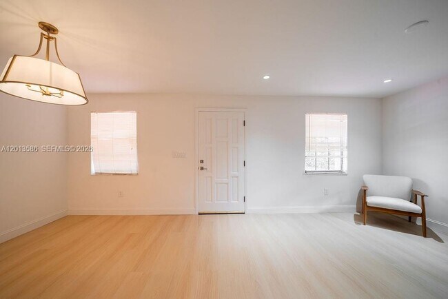 Building Photo - 1550 S Greenway Dr