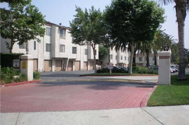 Primary Photo - 5484 Dobbs St