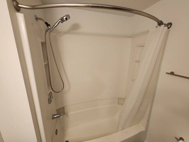 Building Photo - 2033 Robin St