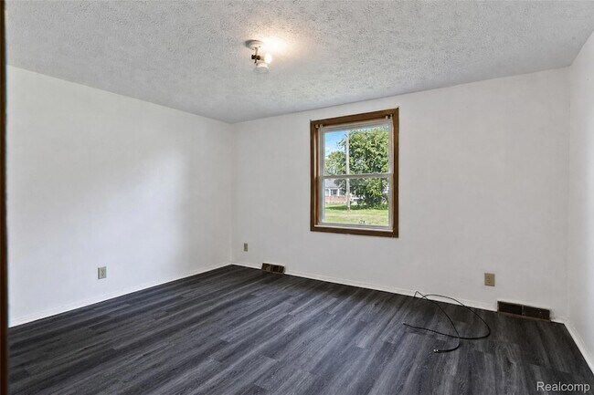 Building Photo - 15060 Michael St