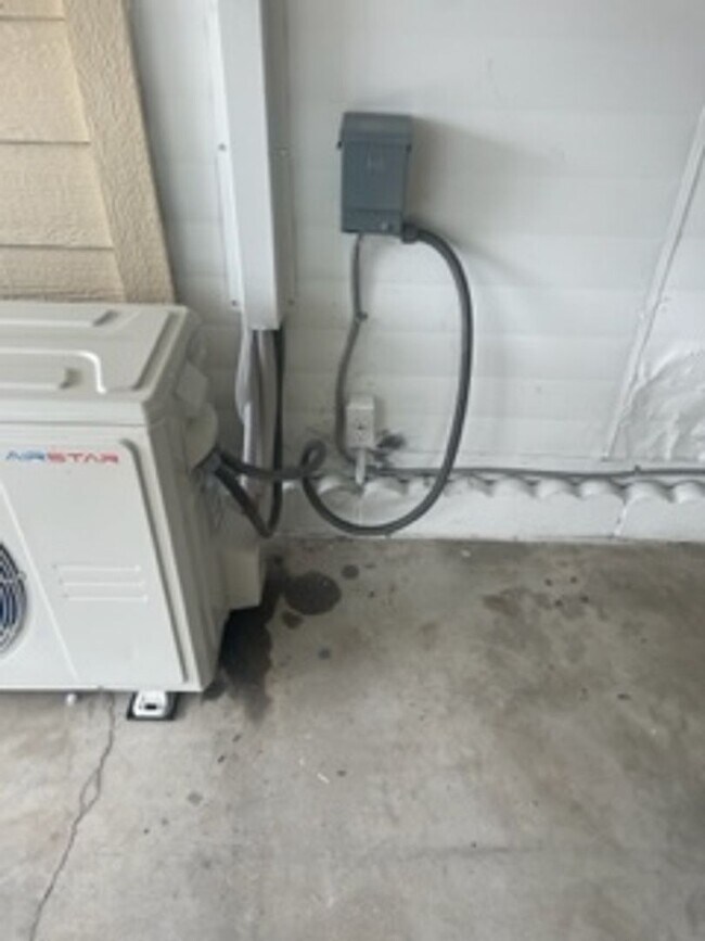 Building Photo - FOR RENT 55+COMMUNITY