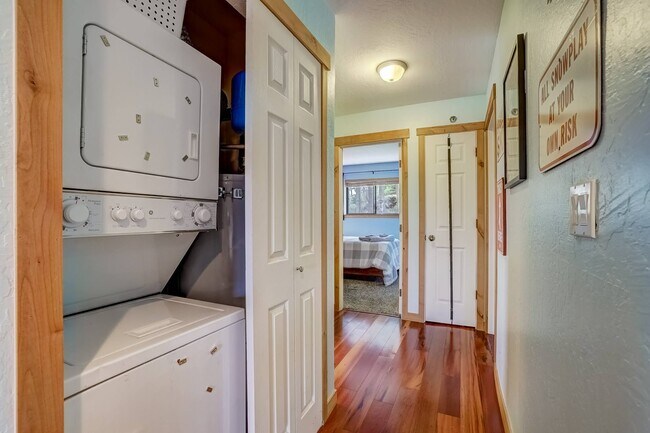 Building Photo - 495 Tramway Dr