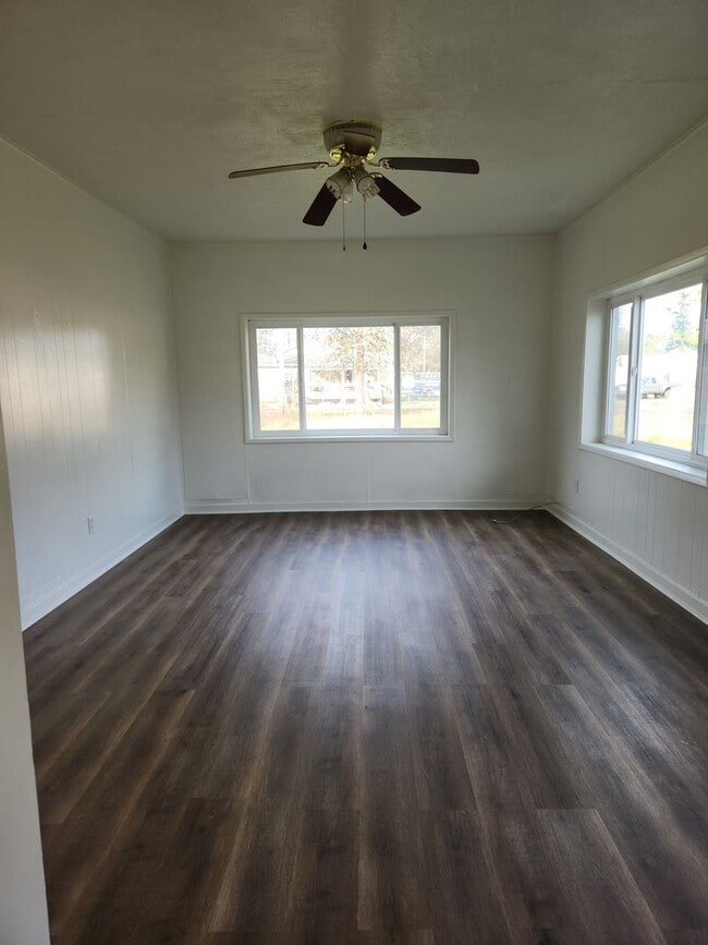 Building Photo - 3-bedroom 1 bath single family dwelling