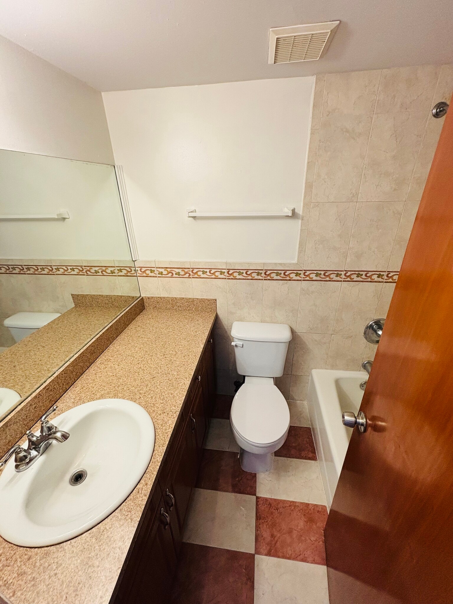 2nd bath - 1331 W 51st Pl
