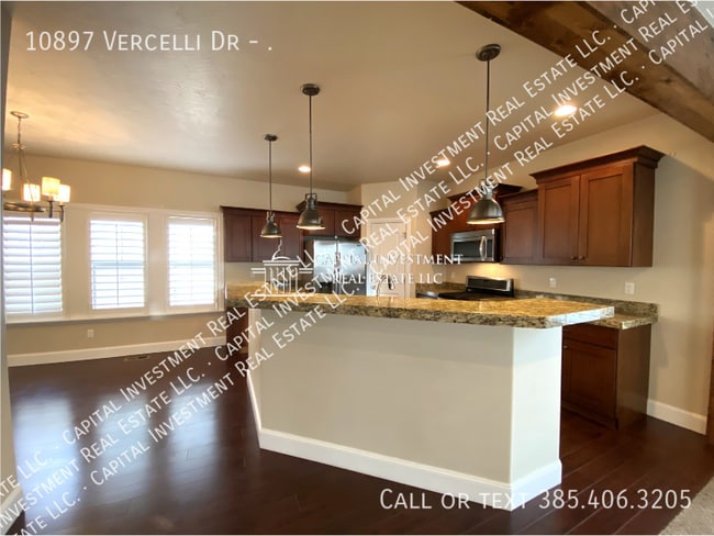 Building Photo - 10897 Vercelli Dr