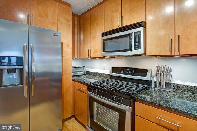 Building Photo - 915 E Street NW Unit 1001