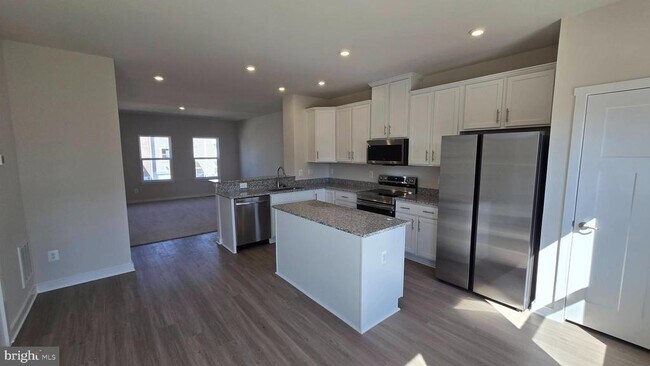 Building Photo - 66 Trotting Rd