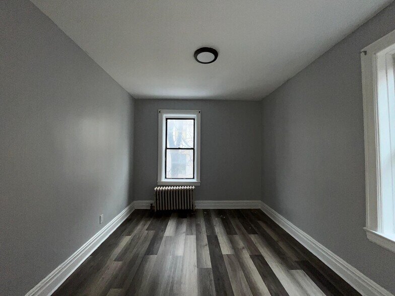 Building Photo - 112 Corbin Ave