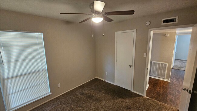 Building Photo - 22903 Millgate Dr