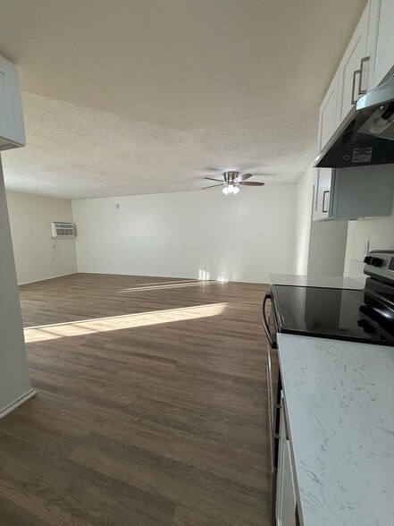 Building Photo - 1400 Peckham St