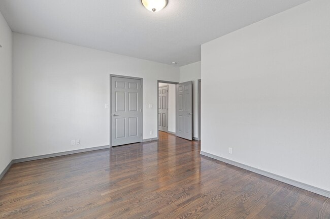 Building Photo - Luxury Living in a Gated Community