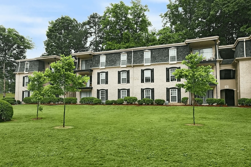 Building Photo - The Reserve at Brookhaven