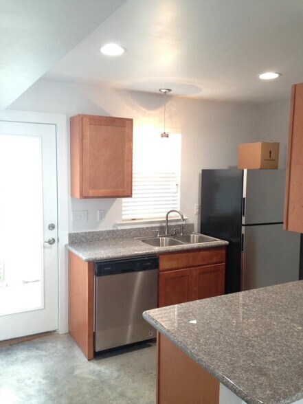 Kitchen - 120 S Cypress St