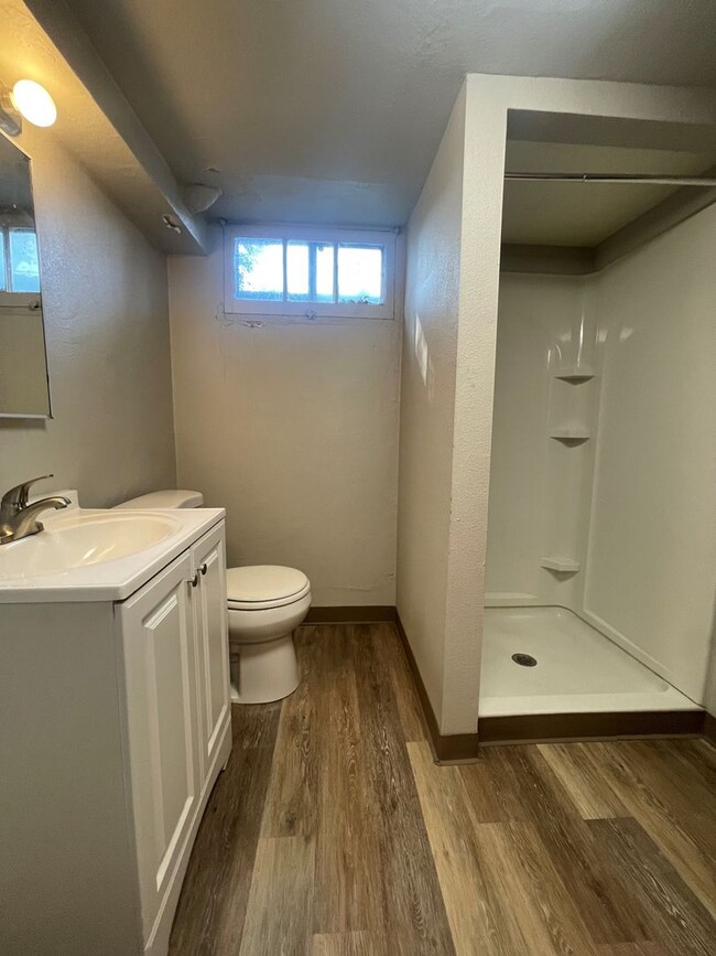 Building Photo - Now renting 3 bedroom House