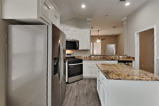 Building Photo - 4911 Lake Daniel Ct