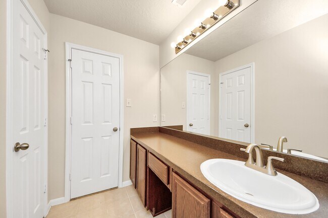 Building Photo - 11034 Kelly Hill Ct